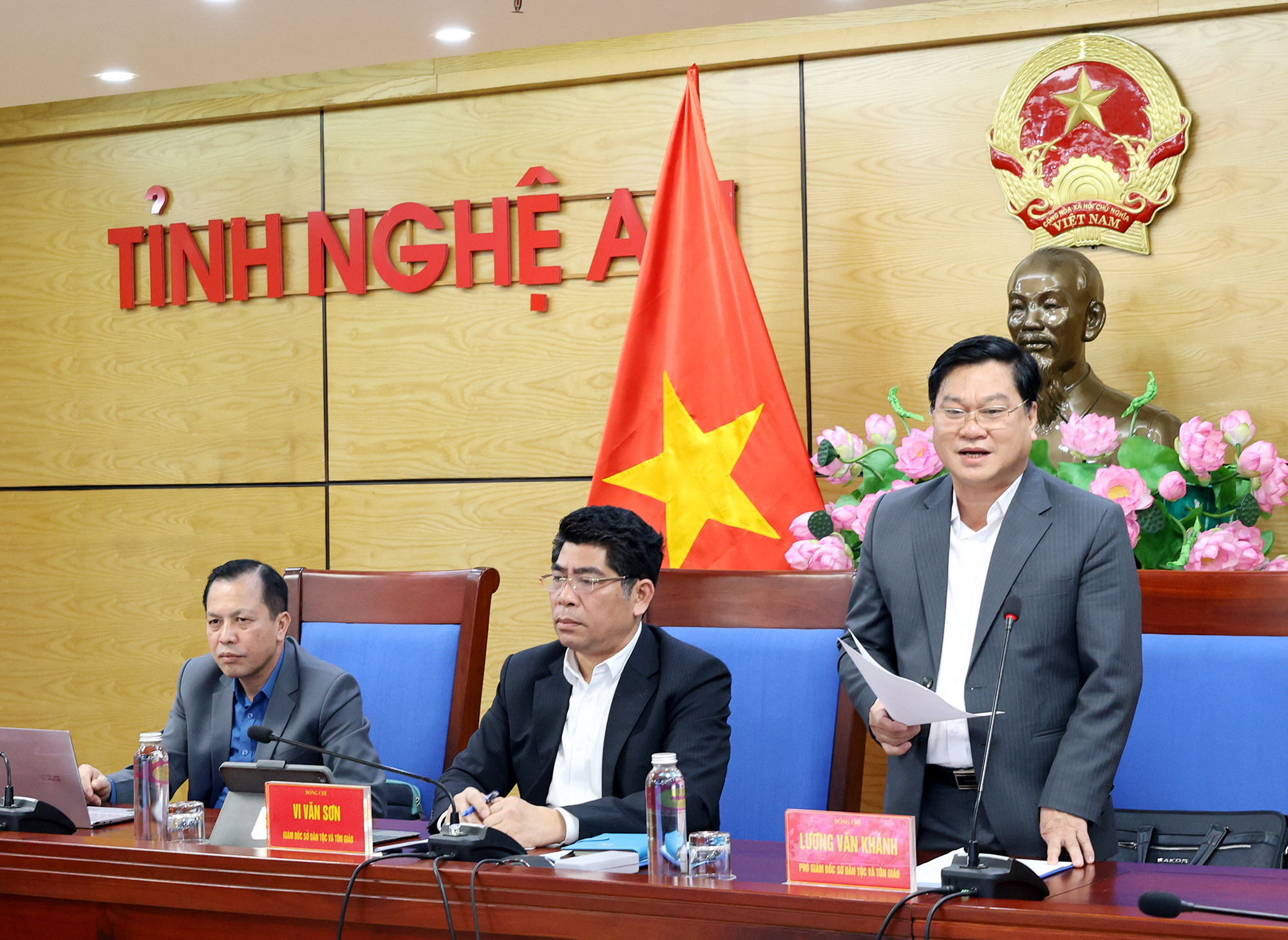 Anh-tin-bai